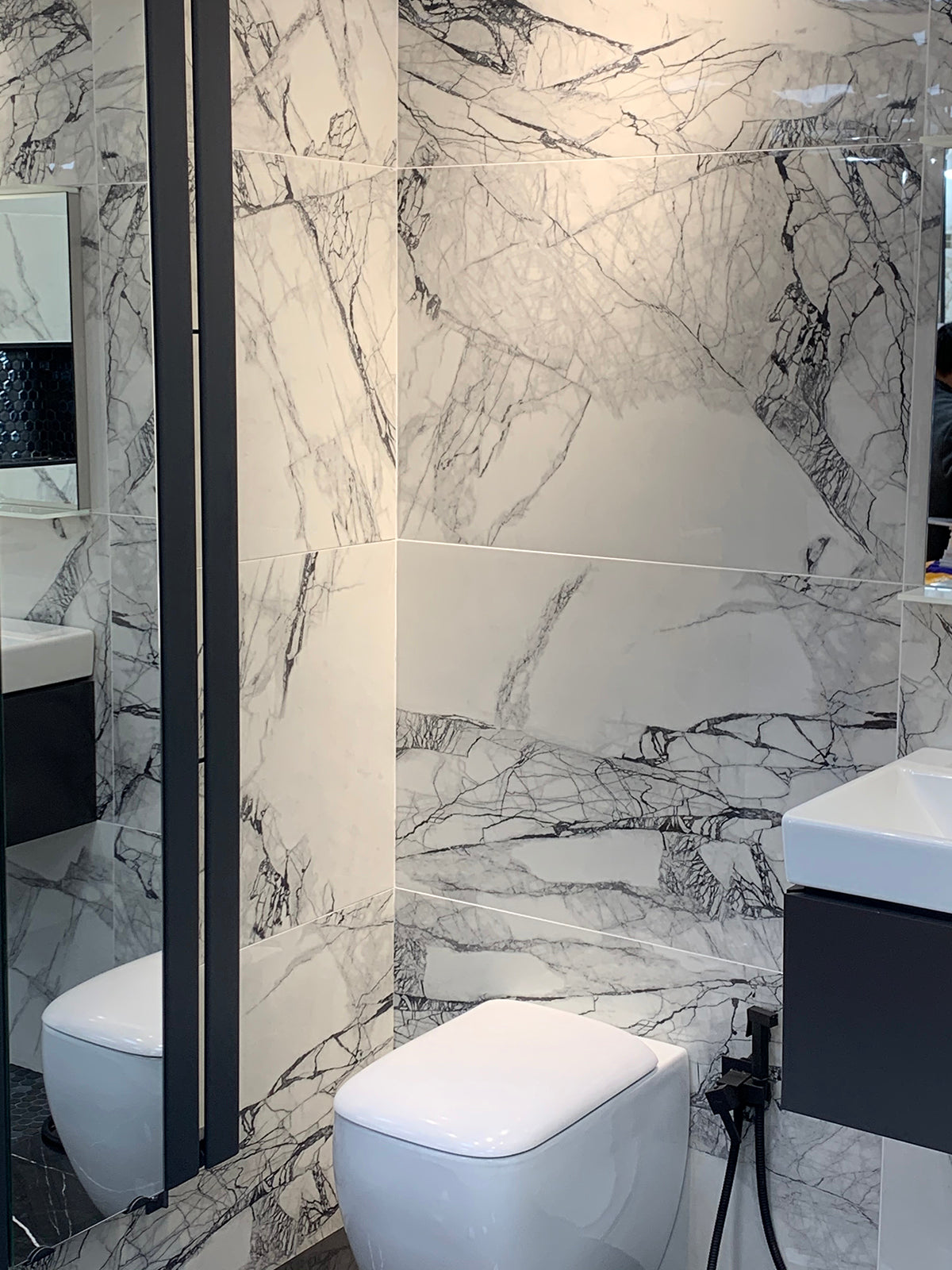 MILAS BLACK GRANDE CARRARA